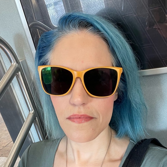 Meet your Posher, Kat - Picture 1 of 4